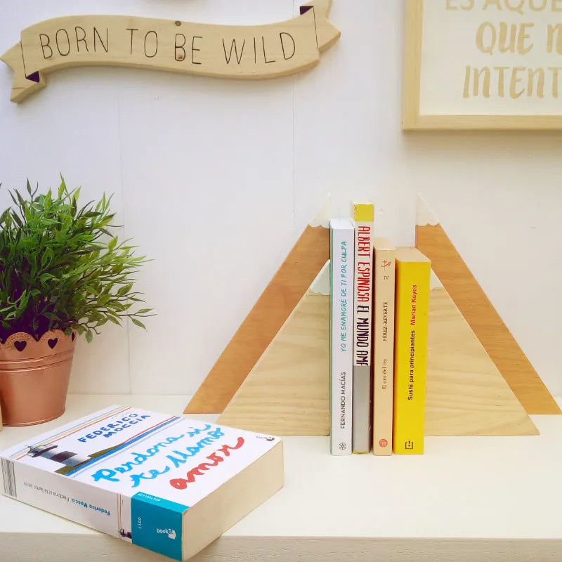 Sujeta libros montaña