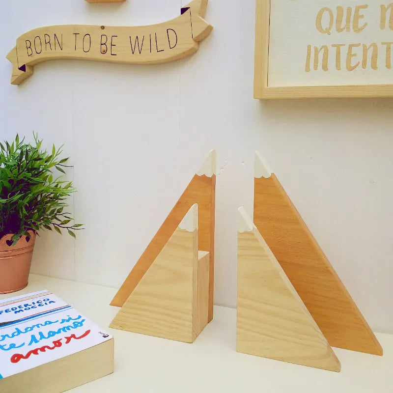 Sujeta libros montaña